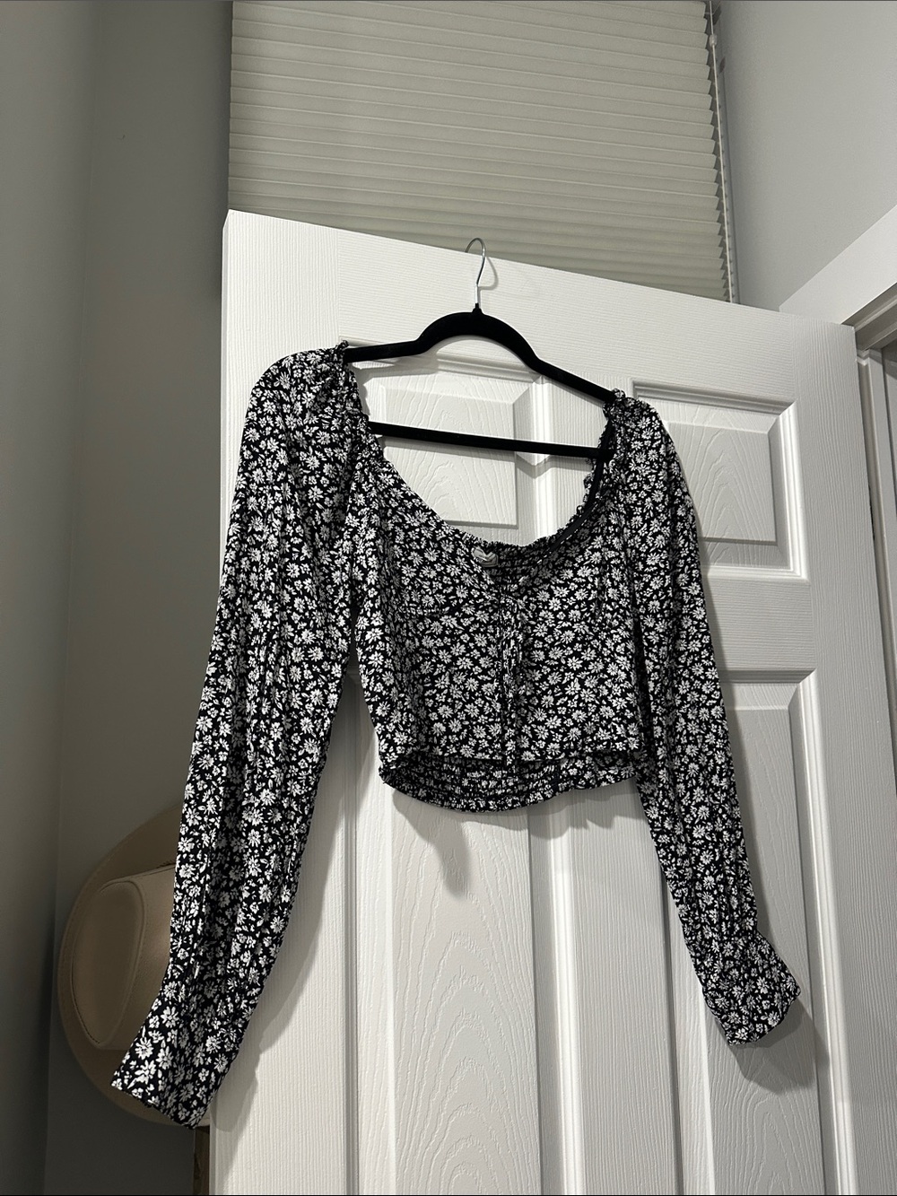 Black Floral Long-Sleeve Square-Neck Crop Top - Women